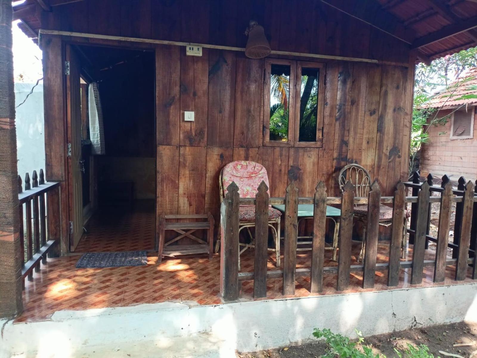 Jamboree Creek Yoga Mandrem Exterior photo