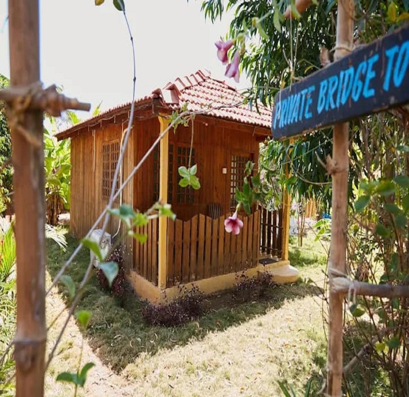 Jamboree Creek Yoga Mandrem Exterior photo